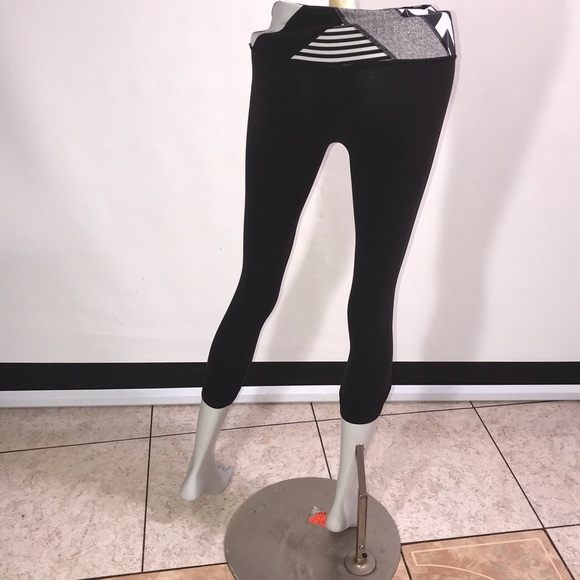 Lululemon capris - Picture 3 of 6